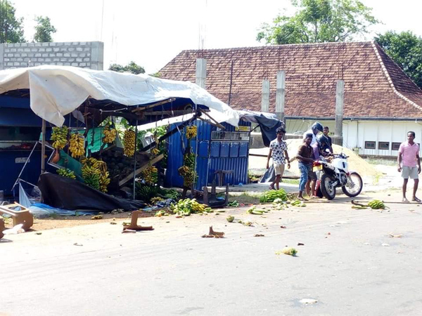 Muslim-owned-shops-attacked-in-Sri-Lanka