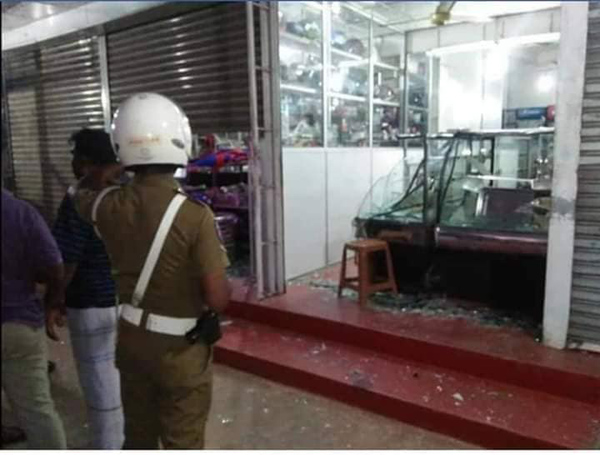 Muslim-owned-shops-attaked-Sri-Lanka-1-4