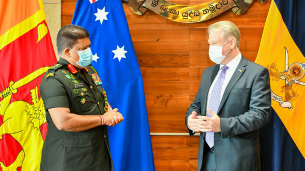 The Army Commander and the Australian High Commissioner in conversation