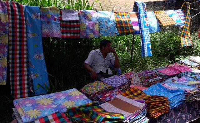 Trader selling pillow cases & bed sheets