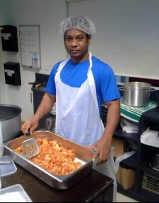 Nige learned to cook in immigration detention – now he's teaching Australians his recipes