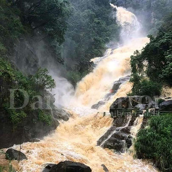 Ravana Falls changes colour 1