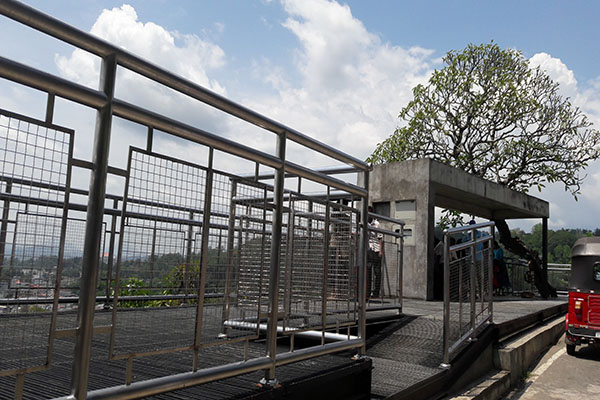 Arthur’s Seat Viewing Deck – lookout point in Kandy City 	By Arundathie Abeysinghe