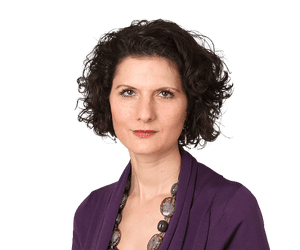 Son of Queen's former aide-de-camp in Sri Lanka rallies to her defence