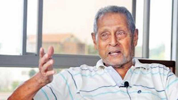 Cricket legend Stanley Jayasinghe felicitated