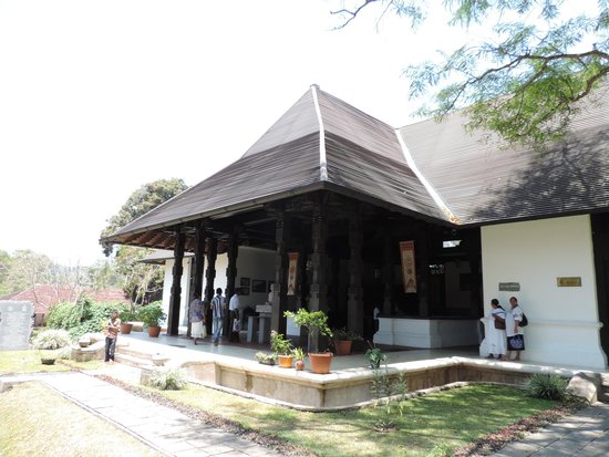 Ran Ayuda Mandapaya - majesty and grandeur of Kandyan Kingdom By Arundathie Abeysinghe