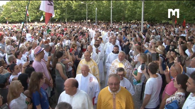 40th Anniversary - Medjugorje - Heaven on earth...358 priests con celebrating 1