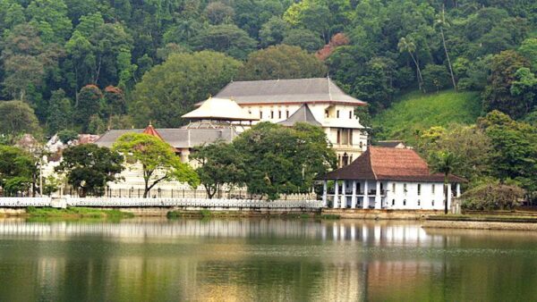 Kandy Lake