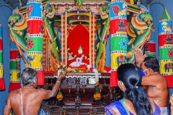 Nallur Kovil makes vaccination card mandatory for devotees-By Dinasena Ratugamage