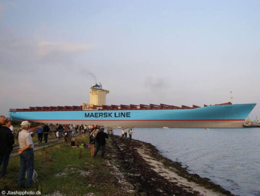 SUPER CONTAINER SHIPS 1