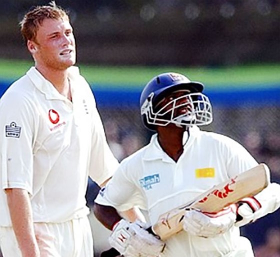How lending a bat to Murali landed Flintoff in trouble-by Rex Clementine