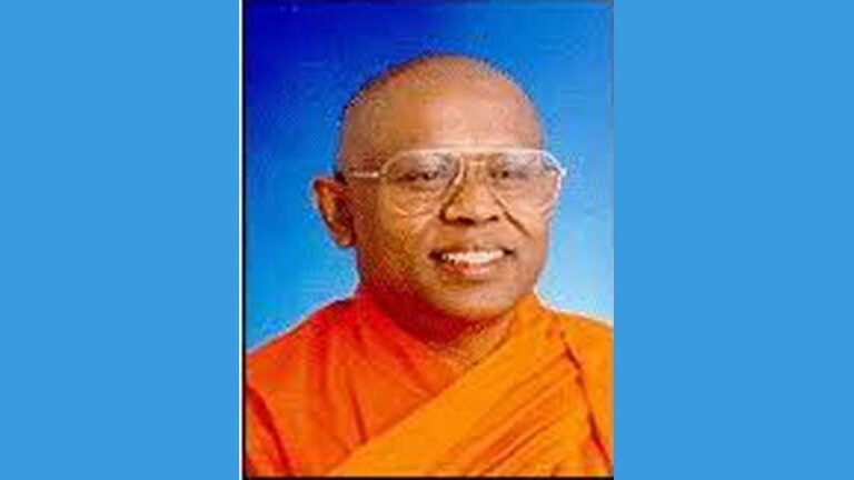 Ratana Sutta Chanting at Los Angeles Vihara-by Ananda Kannangara