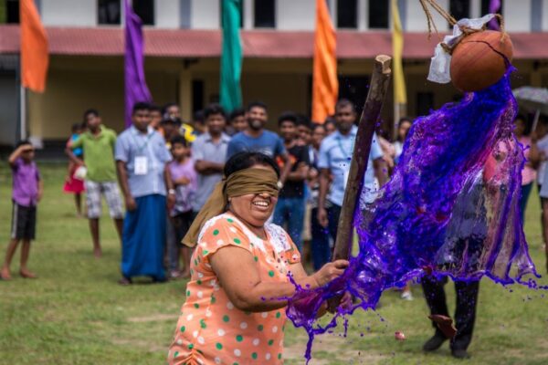 A local twist to the piñata; one of those rare moments when you are actually allowed to smash things. Photo Credits : Nazly Ahmed / Roar Media