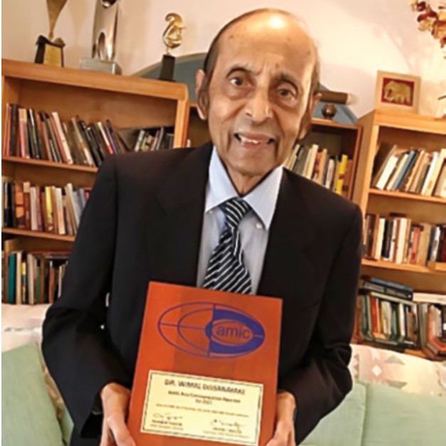 Prof. Dissanayake receives Asian Communication Award