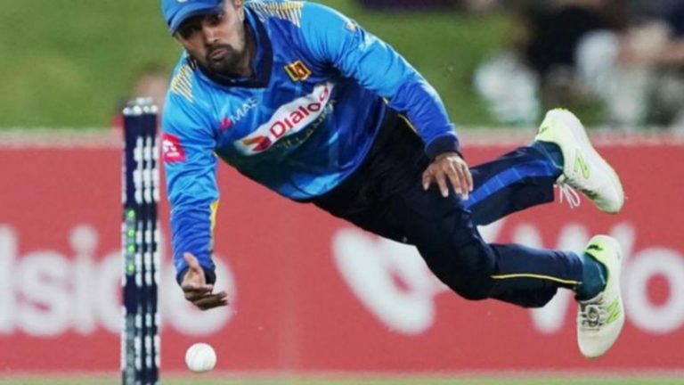 Sri Lanka lift international ban on trio