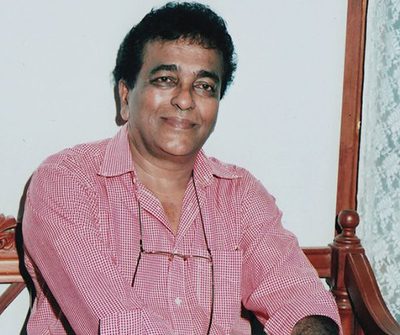 NISSANKA DIDDENIYA ROBUST AUTOGRAPHED CELEBRATED ACTOR ON STAGE REMINISCENED – by Sunil Thenabadu