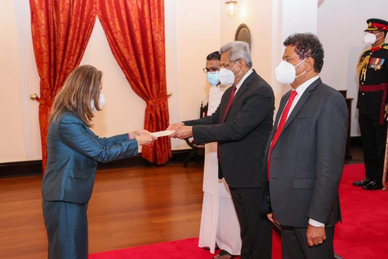 U.S. Ambassador Chung Presents Credentials to President Rajapaksa