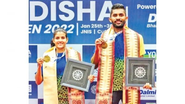 Sachin Dias and Thilini Hendahewa with gold medals
