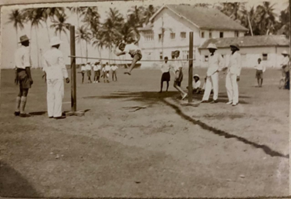 Fond memories! The great school by the sea - during a bygone era! Certainly evokes much nostalgia amongst Thomians past and present!
