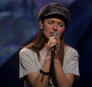 Kelly Klassic – by Des Kelly – Willie Nelson and Shania Twain, Blue eyes crying in the rain