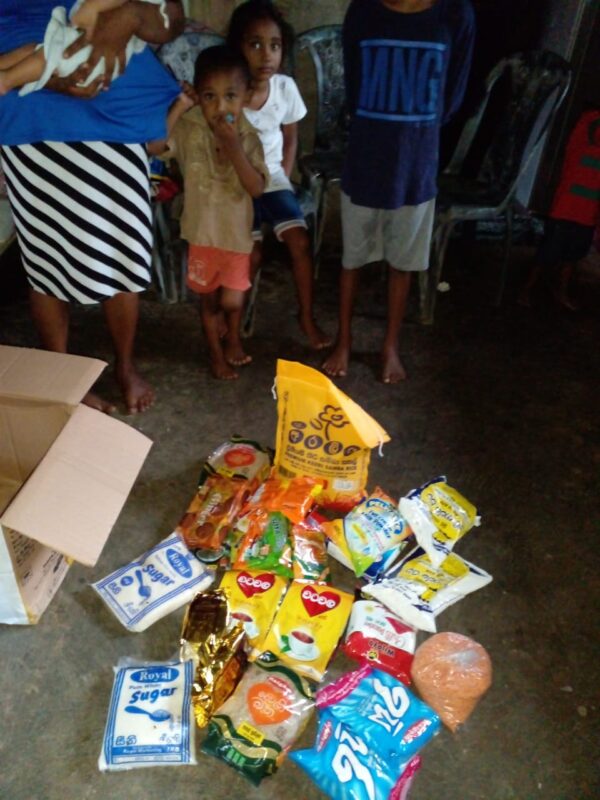 Commendable endeavor from Elanka Donate a grocery pack to a poor family in Sri Lanka -Arundathie Abeysinghe