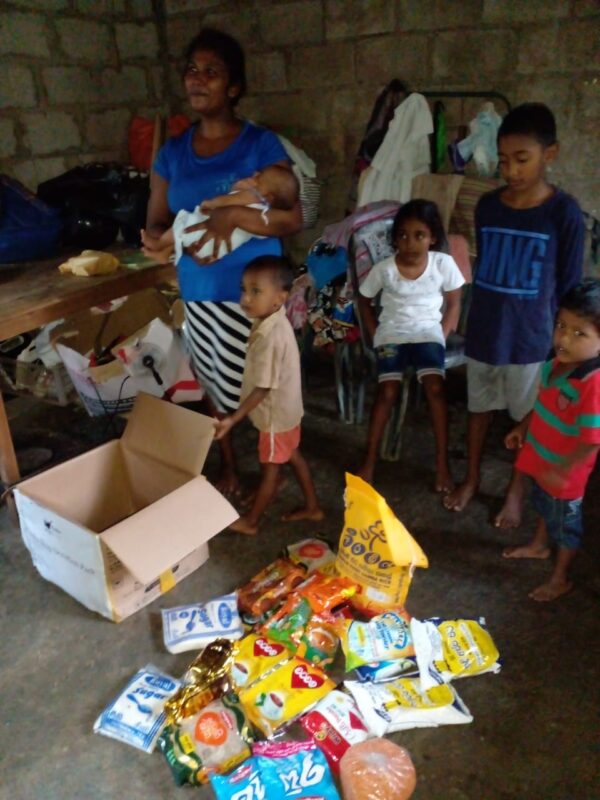 Commendable endeavor from Elanka Donate a grocery pack to a poor family in Sri Lanka -Arundathie Abeysinghe