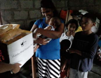 Commendable endeavor from Elanka Donate a grocery pack to a poor family in Sri Lanka -Arundathie Abeysinghe