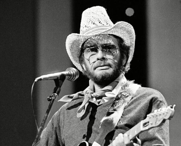 Flashback: Merle Haggard Sings an Emotional ‘If I Could Only Fly’ – by Des Kelly
