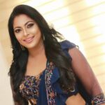 HIMALI SAYURANGI ACCLAIMED ACTRESS ON STAGE ,TELEVISION, CINEMA, TELEVISION BROADCASTING, AUDITIONED SLBC VOCALIST IN PEAK OF FAME - by Sunil Thenabadu