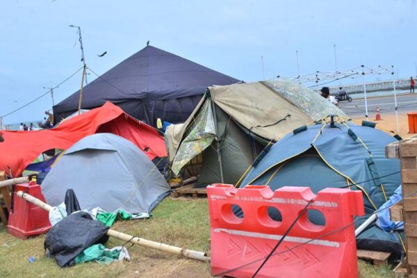 Protesters remove tents in Galle Face