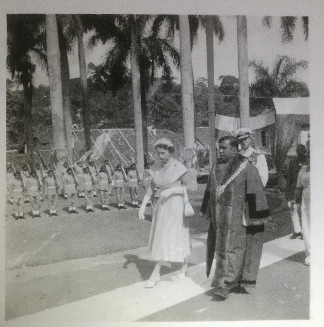 Mr. E.L. Senanyake escorting the Queen through the College premises 