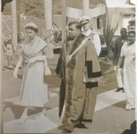 Queen Elizabeth in Ceylon in 1954 in Pictures-by Michael Roberts