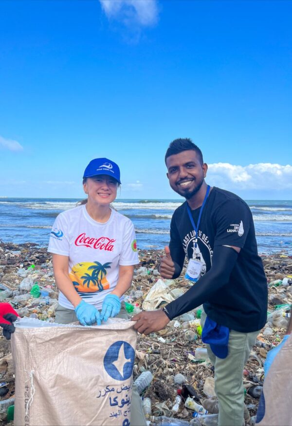 US Ambassador to Sri Lanka Mrs. Julie Chung visited Crow Island Beach on international coastal clean up day. - By Isuru Ekanayake