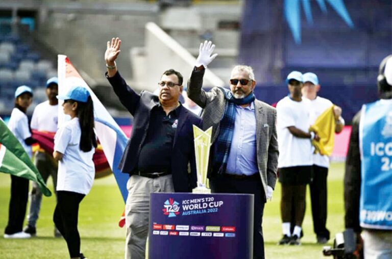 Cruse and Jayasinghe invited to carry World Cup trophy