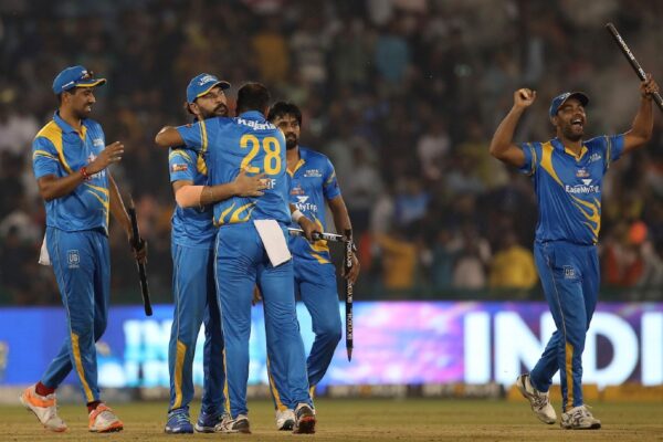 Indian Legends cruise to easy win over Lankans
