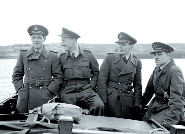 Members-of-413-Squadron