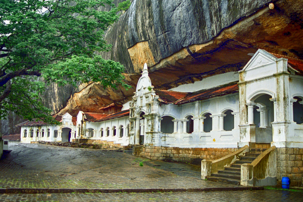cave temple dambulla sri lanka