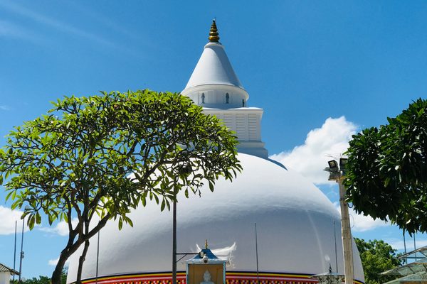 important pilgrimage site for Buddhists in Sri Lanka – Katharagama kirivehera – By Malsha – eLanka