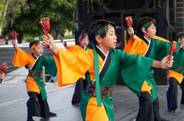 Unity and harmony taught by children in Darling Harbour Festival
