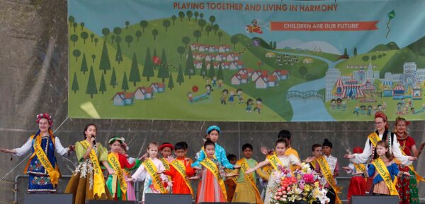 Unity and harmony taught by children in Darling Harbour Festival