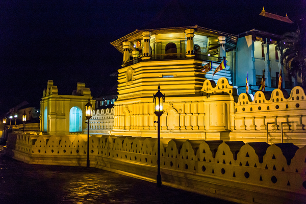 tourism in sri lanka - dalada maligawa - elanka