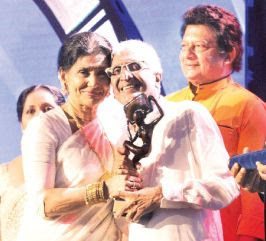Once in a Lifetime Award to Veena Jayakody at the Raigam Tele Awards