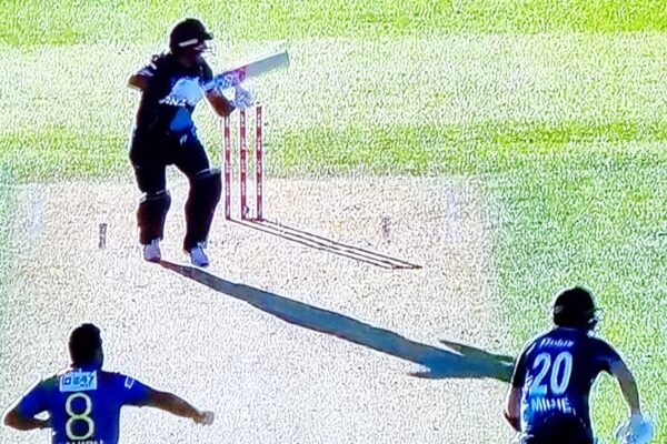 Sri Lanka eclipsed in pulsating thriller. New Zealand complete clean sweep - BY TREVINE RODRIGO IN MELBOURNE (eLanka Sports editor) -elanka