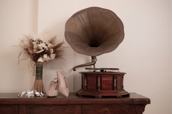 An early sound recording and playback device ‘ Gramophone’ – By Malsha – eLanka