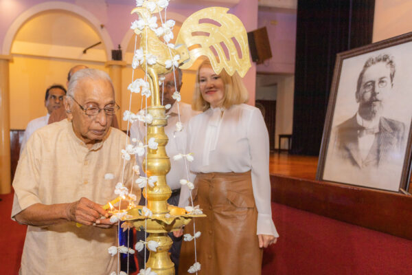 Dr Palitha Ganewatta has launched his latest two books in Russian Cultural Centre, Colombo - elanka