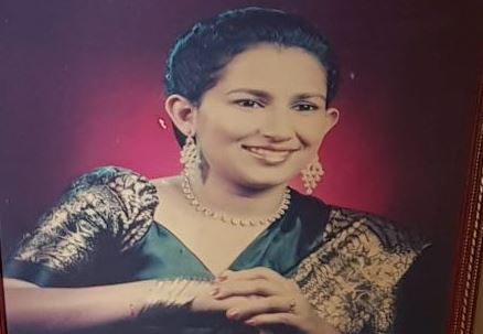 Reminiscing Multi Faceted Ruvinie Dunuwille Committed to Singing , Acting , As Television Host In AN Unblemished Sparkling Voyage – By Sunil Thenabadu