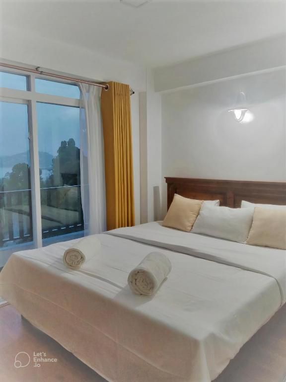 FOR SALE – 3 Bedroom House – Fully Furnished Penthouse located in the heart of the Vibrant Nuwara Eliya town- eLanka