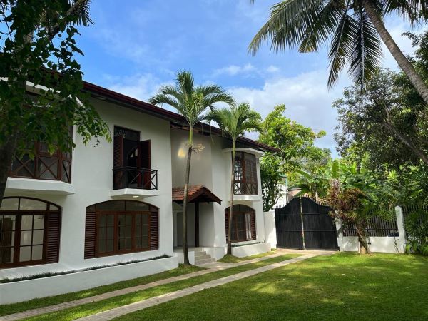 Nawala House with Large Garden for sale with Clear Title