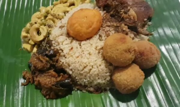 The Art of Serving Sri Lankan Food on Banana Leaves 3