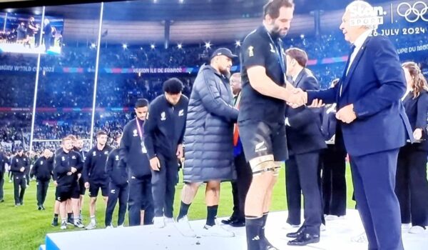 Undermanned All Blacks undone by ferocious Springboks. One point nail biter makes South Africa the only four time World Cup winner. - BY TREVINE RODRIGO IN MELBOURNE. (eLanka Sports editor)